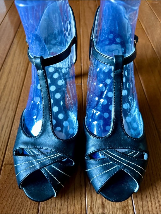 Bettie Page Shoes - Bettie Page B&W Retro Pinup T-Strap Peep Toe Heels Sz. 9
